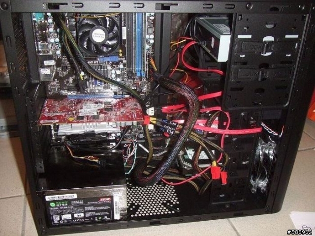 AMD-四核心-945-2萬元整~小小開箱文!(增圖)分享我的工作環境圖!!