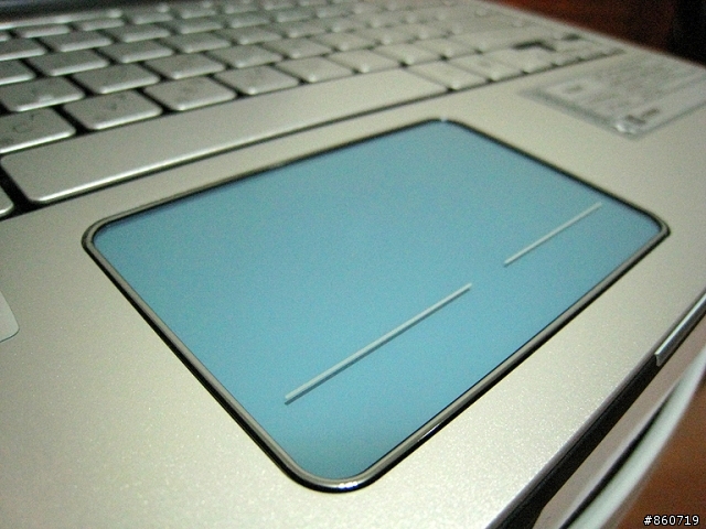 [開箱]簡約極至個性美--Gateway EC39C01w 13.3"