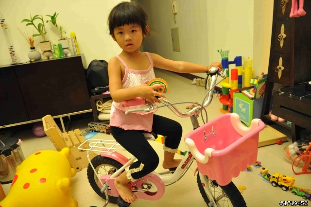 小豆芽的 捷安特 Giant KJ-125 12"童車分享~~
