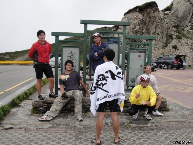 單車肉腳不小心誤闖承諾與單車最高殿堂-武嶺