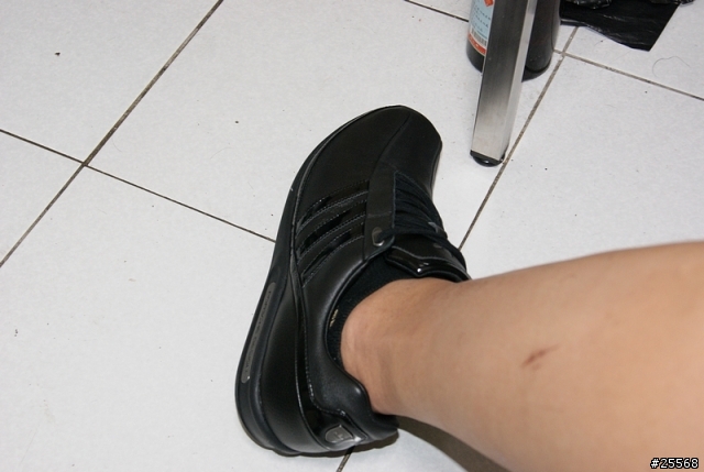 [分享] 低調的Adidas Porsche Design SP1