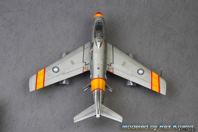 泳裝美女塗裝的F-86F軍刀式戰鬥機-空軍五大隊大隊長座機