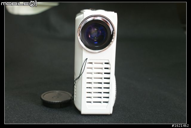 【開箱文】 YOVICA HDMI-720P 迷你投影機 開箱啦~