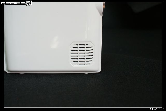 【開箱文】 YOVICA HDMI-720P 迷你投影機 開箱啦~