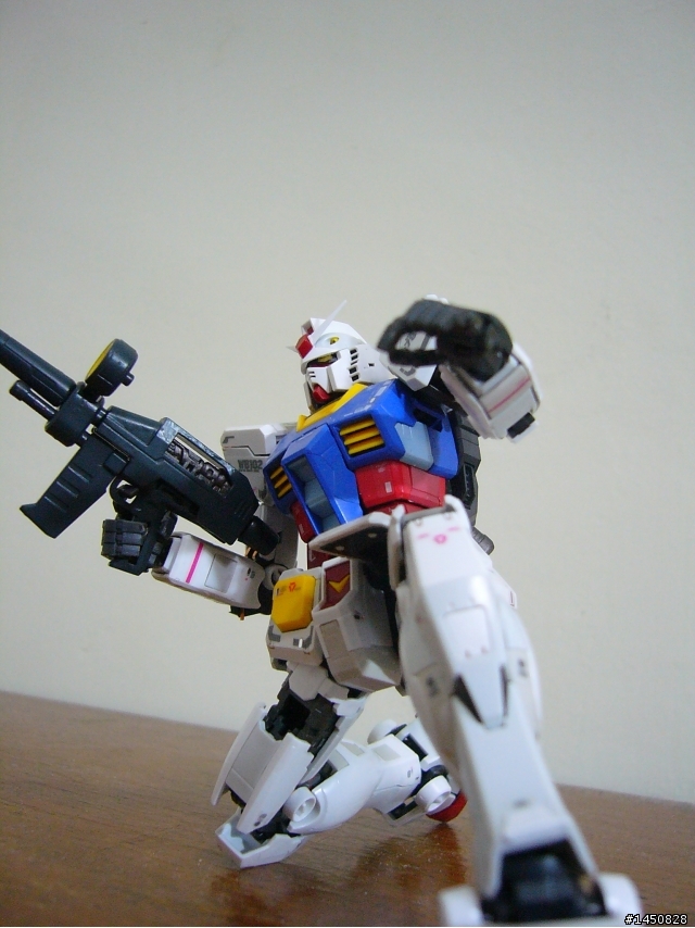 <顛覆傳統理念的最新技術> RG 鋼彈 ,局部塗裝與動作展示