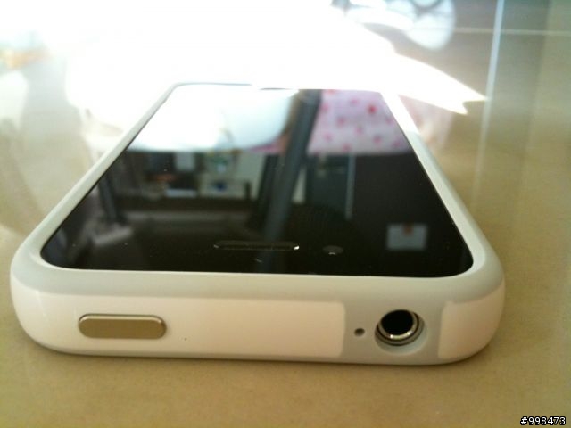 [開箱] iPhone 4 Bumper白色業餘開箱 (陽光照明，搭配黑色iPhone 4)