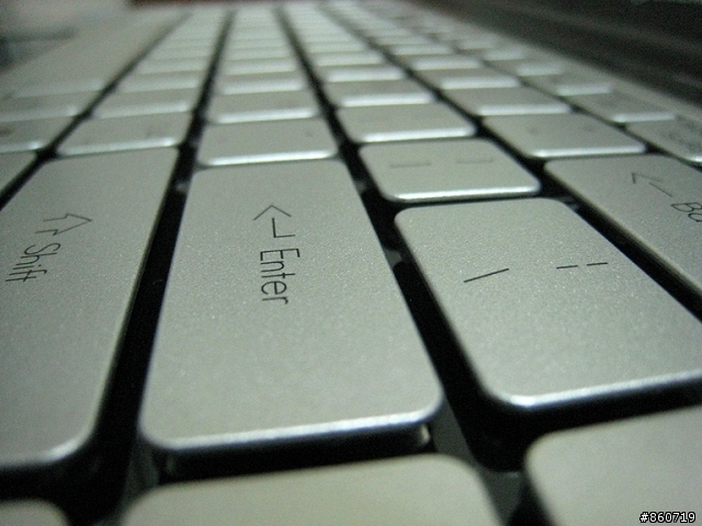 [開箱]簡約極至個性美--Gateway EC39C01w 13.3"