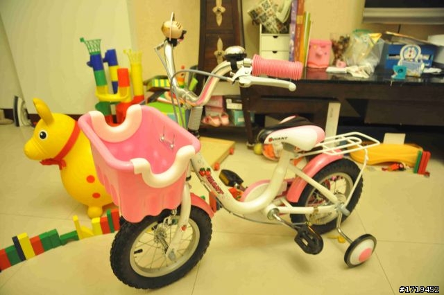 小豆芽的 捷安特 Giant KJ-125 12"童車分享~~