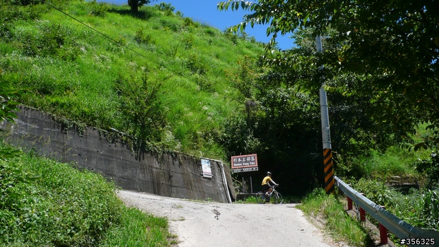 [遊記] 清石林道/霞喀羅古道夏日青爽騎