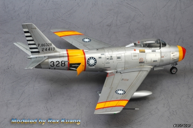 泳裝美女塗裝的F-86F軍刀式戰鬥機-空軍五大隊大隊長座機