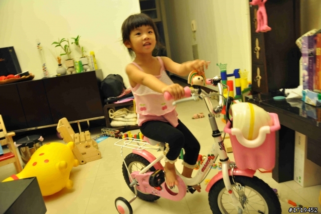 小豆芽的 捷安特 Giant KJ-125 12"童車分享~~