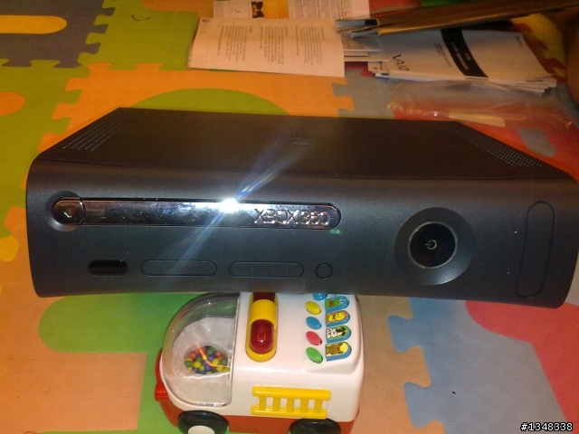 [求助]XBOX360黑色旗艦版三紅燈不讓換機~ 硬說我少個螺絲所以有改機~ 又不肯說是少哪個螺絲~