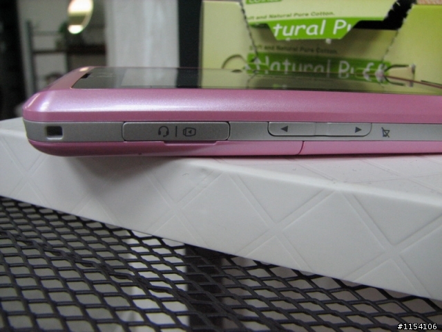 LG KP502粉嫩的音樂社群觸控機