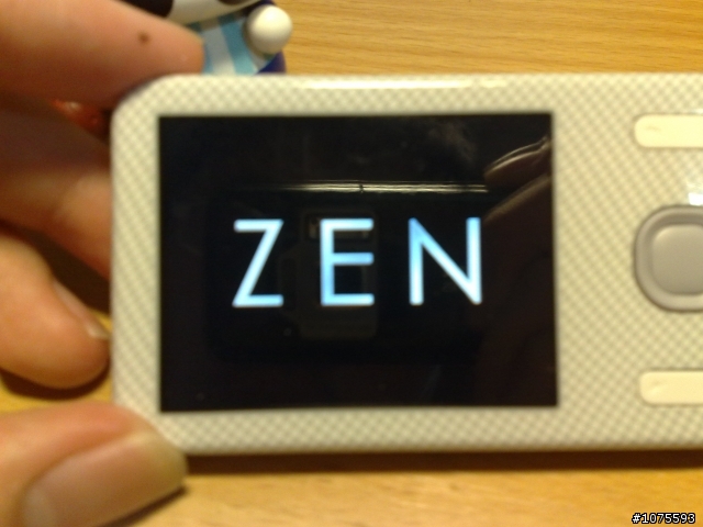 [開箱] 白色惡魔纏著我!! Creative Zen X-Fi Style 8G  (PS:圖非常多...)
