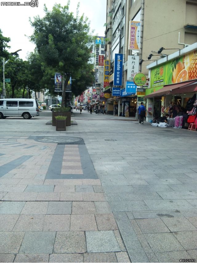 好一個銷魂旋轉手機...sharp 932sh!!