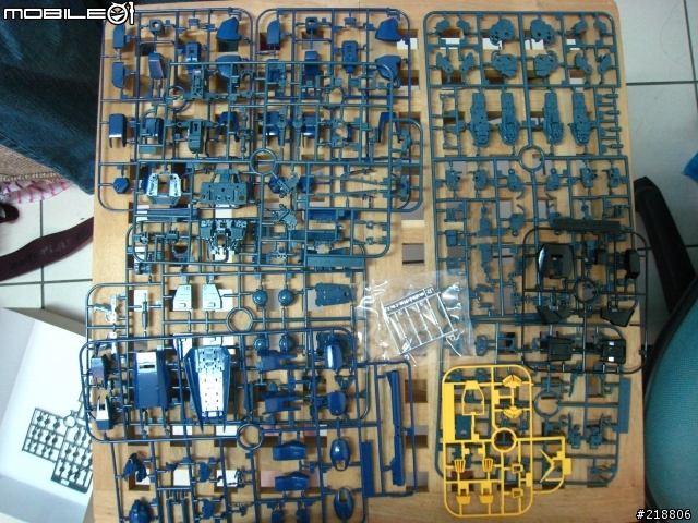 [亂-開箱] MG RX-178 Mk-II 迪坦斯樣式 (限定版)