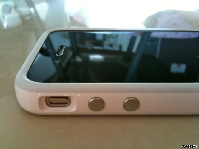 [開箱] iPhone 4 Bumper白色業餘開箱 (陽光照明，搭配黑色iPhone 4)