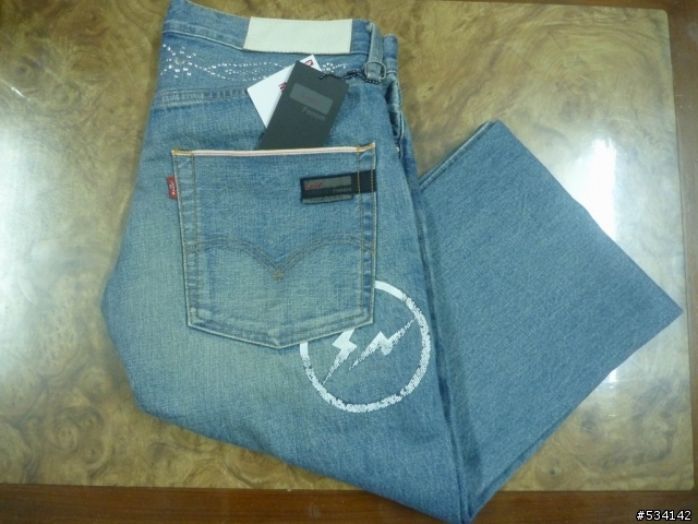 {簡易開箱分享} 炎炎夏日淺色褲   Levi's Fenom 505 Crystal Package DISCO