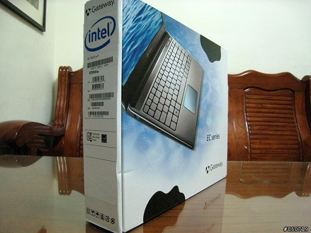 [開箱]簡約極至個性美--Gateway EC39C01w 13.3"