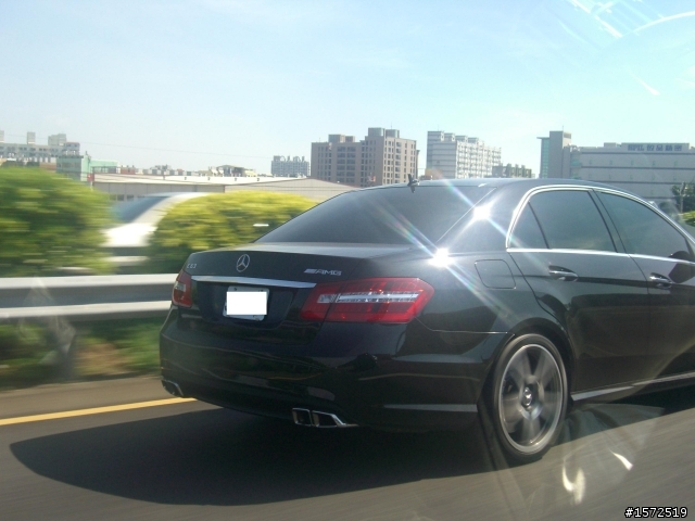 昨天在國道遇到的E63 AMG