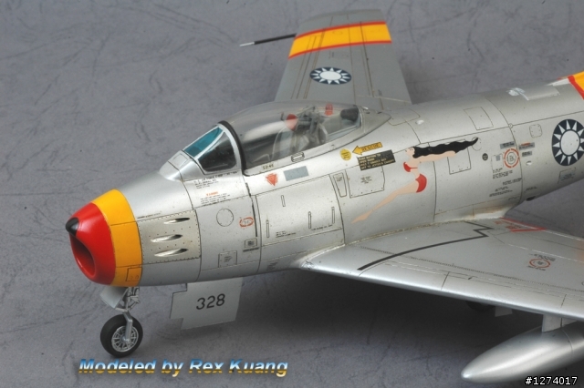 泳裝美女塗裝的F-86F軍刀式戰鬥機-空軍五大隊大隊長座機