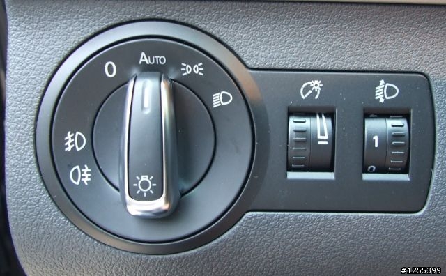 來自狼堡的呻吟，Touran 1.9 TDI 前霧燈DIY上身