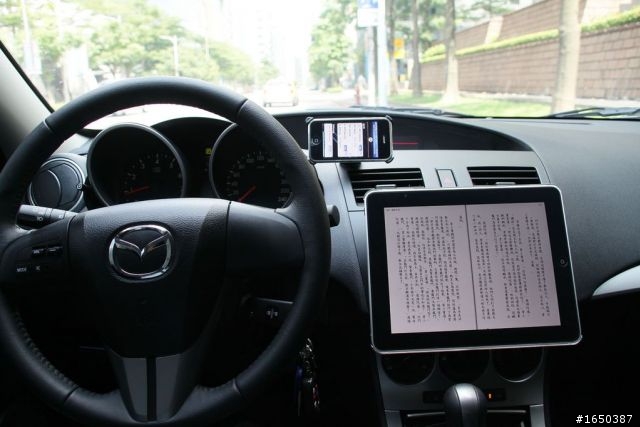 新馬三 with ipad 車用影音上網系統