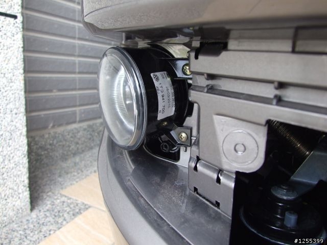 來自狼堡的呻吟，Touran 1.9 TDI 前霧燈DIY上身