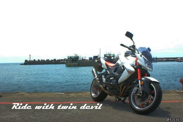 『溫馨分享』與家人分享你的最愛，Z1000雙出AKPROVIC