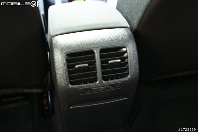 [簡易開箱] VW Golf 1.6 TL(紅)