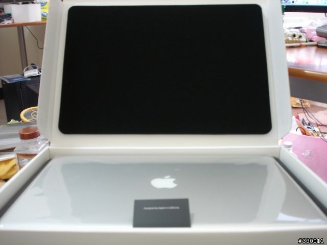 MBP17 i7 霧面＋speck外殼+booq包+Kensington電腦鎖 開箱分享