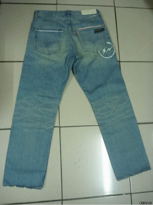 {簡易開箱分享} 炎炎夏日淺色褲   Levi's Fenom 505 Crystal Package DISCO