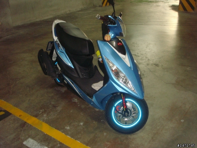 [洗車文] VJR泡泡浴 + 輪框反光條完工