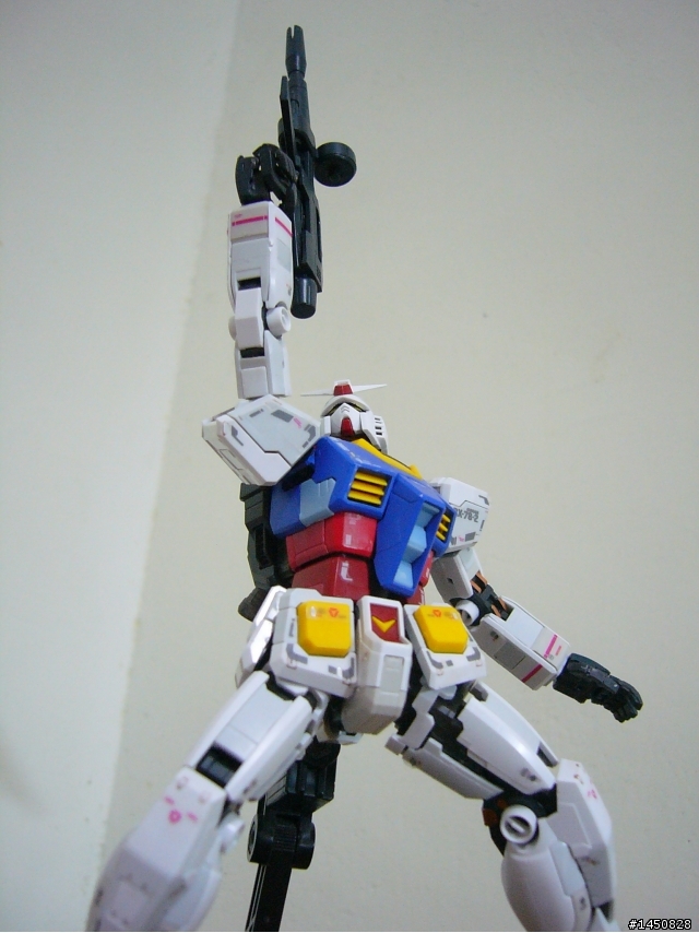 <顛覆傳統理念的最新技術> RG 鋼彈 ,局部塗裝與動作展示