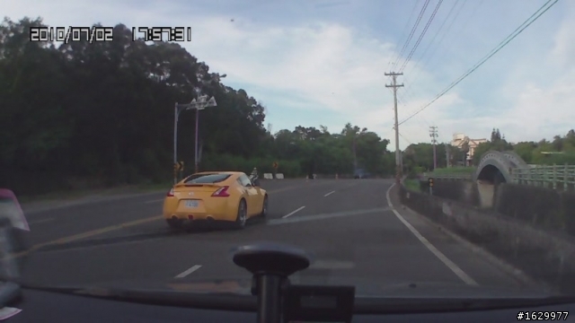 下班路上遇到Nissan 370Z，真羨慕試駕那個人
