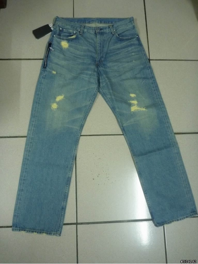 {簡易開箱分享} 炎炎夏日淺色褲   Levi's Fenom 505 Crystal Package DISCO