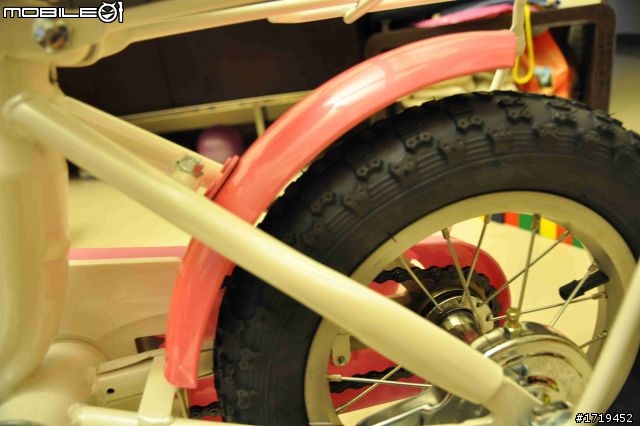 小豆芽的 捷安特 Giant KJ-125 12"童車分享~~