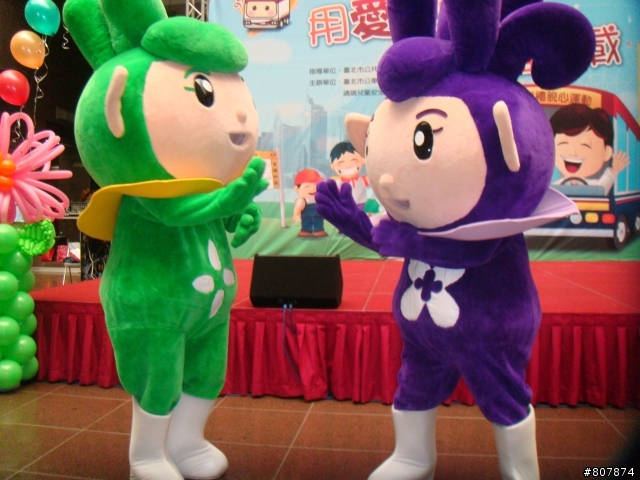 今天弄記者會  花博娃娃亂入(打詠春) 有圖