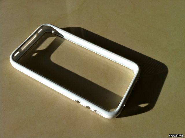 [開箱] iPhone 4 Bumper白色業餘開箱 (陽光照明，搭配黑色iPhone 4)