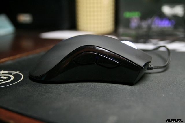 [開箱文]Razer DeathAdder奎蛇(DA)左撇子專用滑鼠+巨甲蟲特別版鼠墊