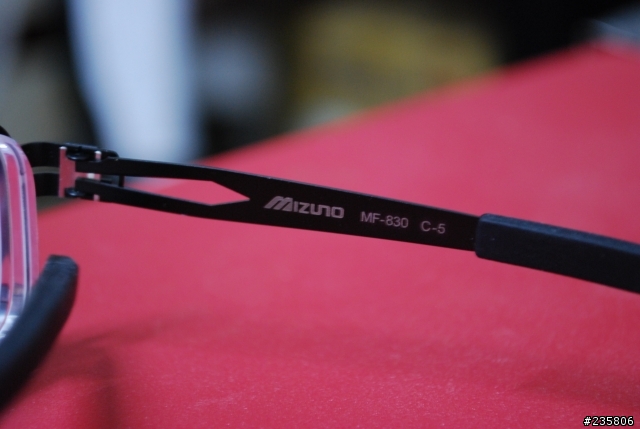 [分享]mizuno無螺絲薄鈦框