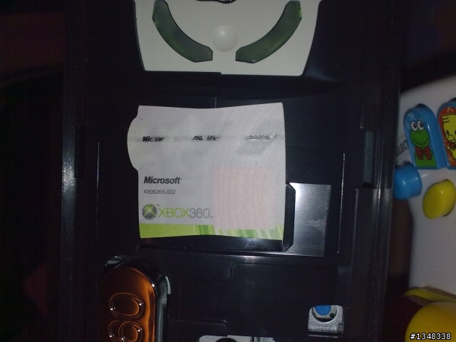 [求助]XBOX360黑色旗艦版三紅燈不讓換機~ 硬說我少個螺絲所以有改機~ 又不肯說是少哪個螺絲~