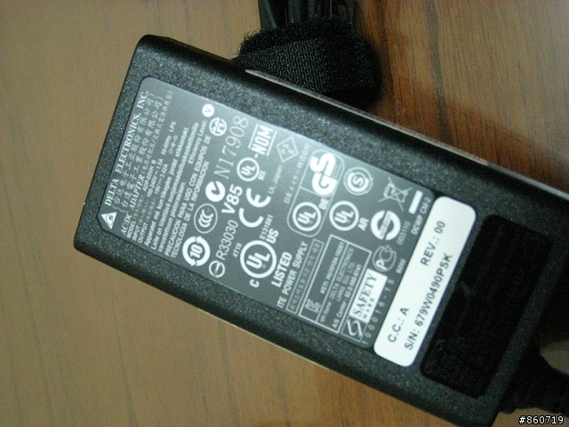 [開箱]簡約極至個性美--Gateway EC39C01w 13.3"