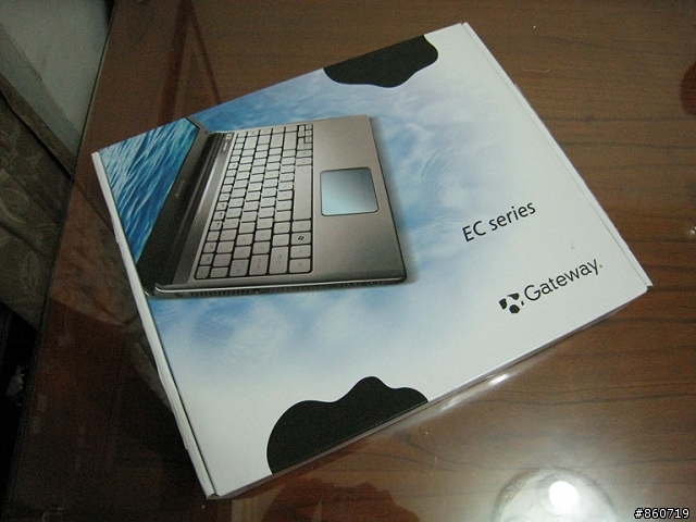 [開箱]簡約極至個性美--Gateway EC39C01w 13.3"