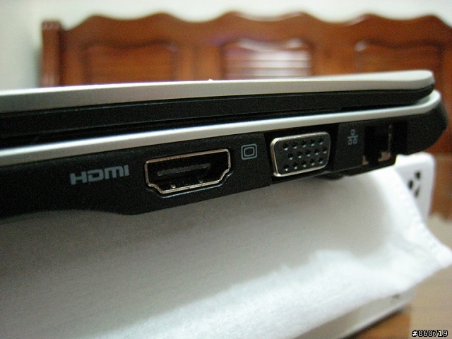 [開箱]簡約極至個性美--Gateway EC39C01w 13.3"