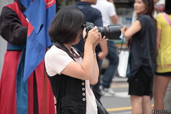 [圖] 韓國是不是很多女生拿Canon DSLR呀?