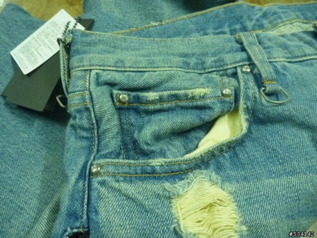 {簡易開箱分享} 炎炎夏日淺色褲   Levi's Fenom 505 Crystal Package DISCO