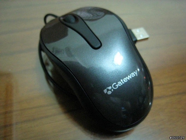 [開箱]簡約極至個性美--Gateway EC39C01w 13.3"