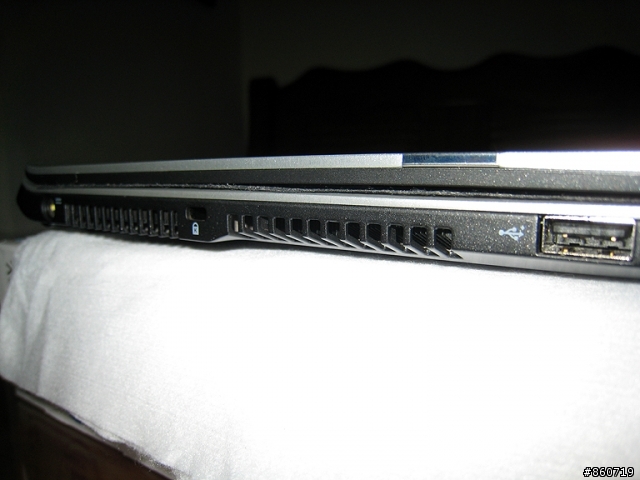 [開箱]簡約極至個性美--Gateway EC39C01w 13.3"