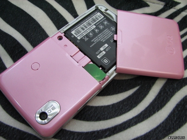 LG KP502粉嫩的音樂社群觸控機